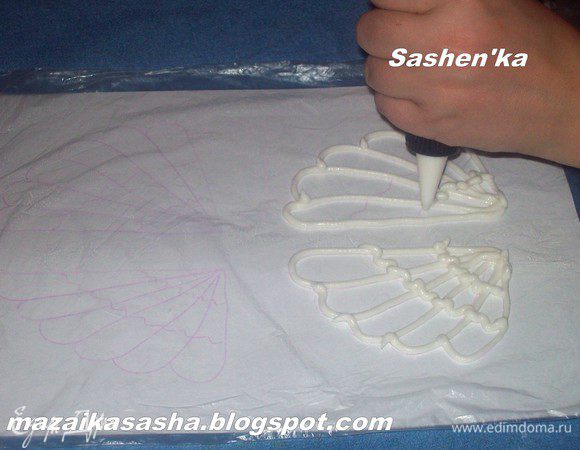 Далее фигурки можно использовать для украшени тортов или любых других кондитерских изделий, а можно лакомиться ими как самостоятельным блюдом. Вашим детям наверняка понравится.)))