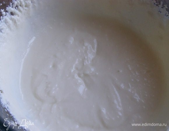 Творог взобьем с яйцами до однородной массы