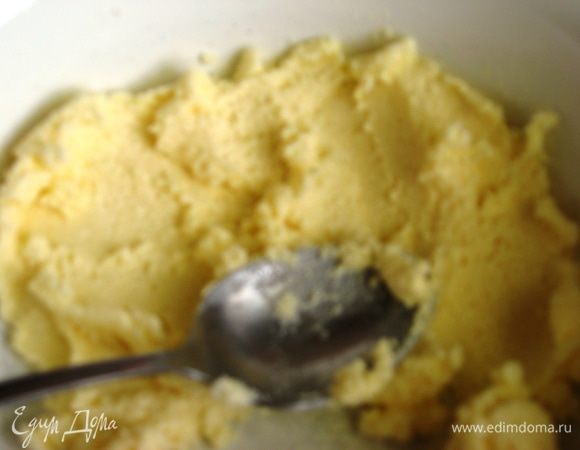 Маргарин растираем с сахаром хорошенько. 