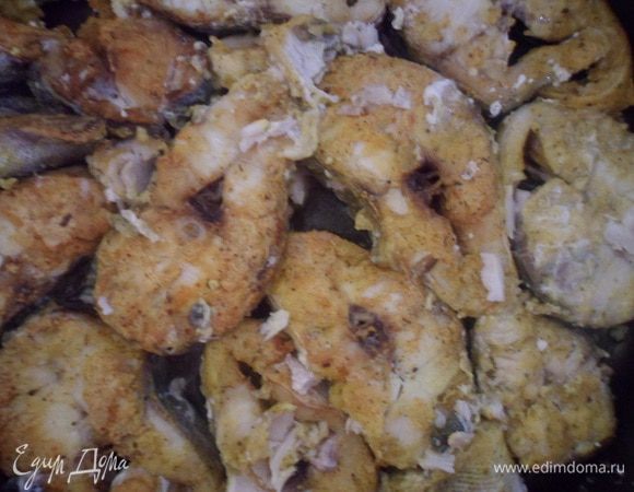 И обжарить на разогретой сковороде, с маслом, до золотистой корочки