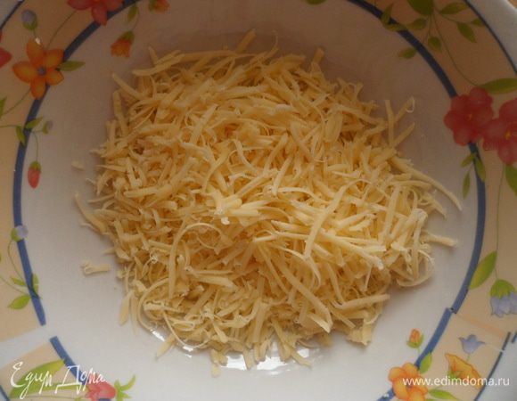 Натираем на терке сыр