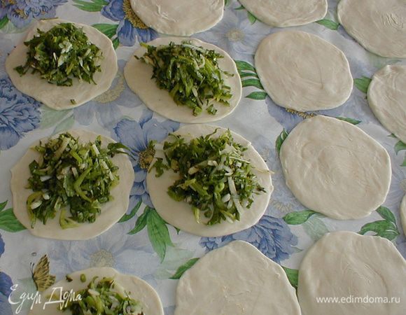 Выкладываем фарш.