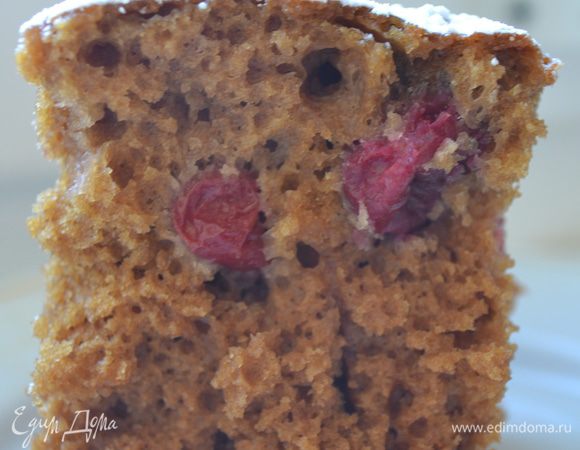 Смешать сахар с молоком, мёдом и кофе, добавить яйца, соду, затем масло. Затем добавляем муку, хорошо размешать, добавить замороженную вишню, аккуратно немножко перемешать, и выпекать при 180 гр 40-50 мин. Посыпать сахарной пудрой.
Пирог получается большой, пышный, тесто очень мягкое и воздушное, приятного чаепития!