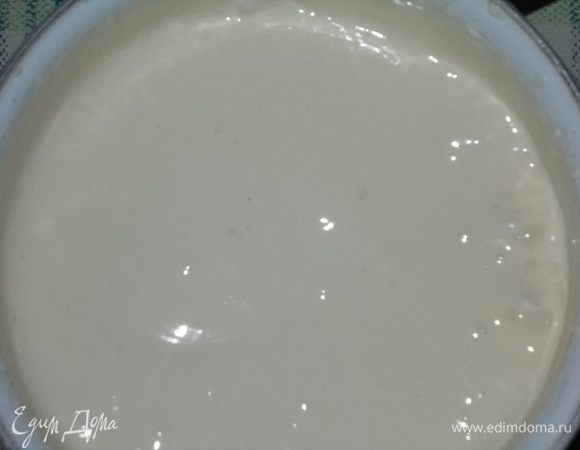 в полученную смесь по чуть-чуть ввести муку,перемешать