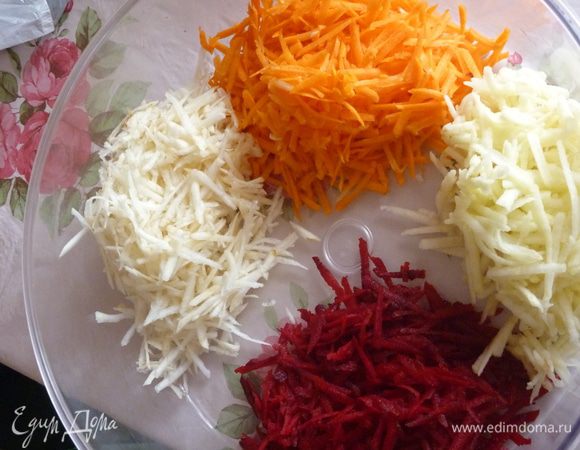 И ещё один важный компонент - корень сельдерея. Хоть он и не очень приятен , ну уж больно полезен.