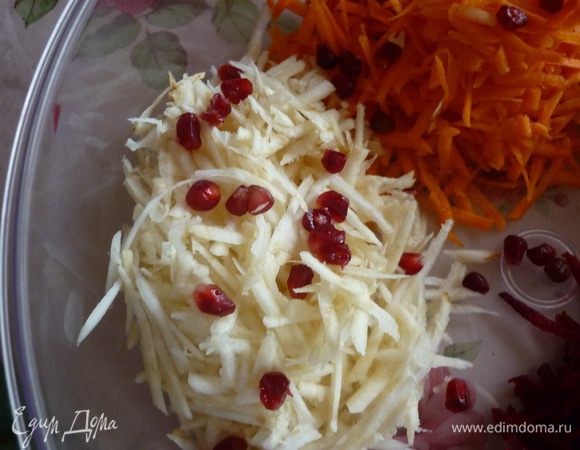 Добавляю зёрна граната.