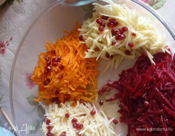 Добавляю по столовой ложке разных масел: оливкового, льняного, тыквенного,подсолнечного.