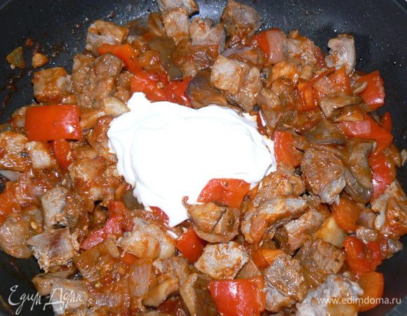 Добавить сметану.