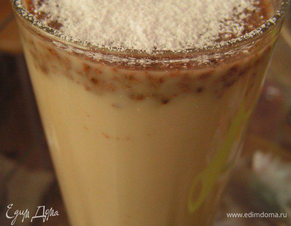 Достать и через ситечко присыпать сначала пудрой