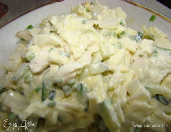 Смешиваем все ингредиенты. Заправляем майонезом, солим.