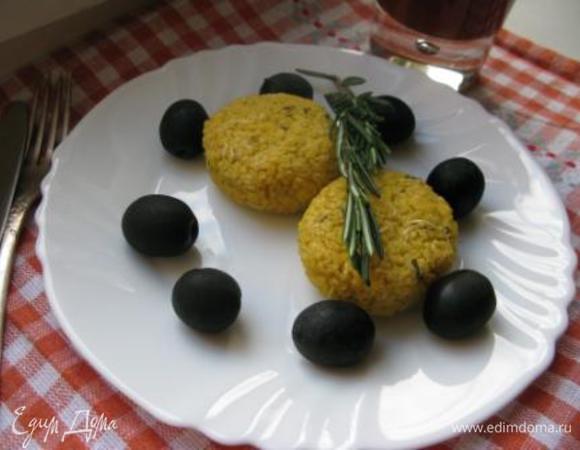 Достаем, чуть остужаем. Я подавала с оливками и заправкой - смешать по ст.л. соевый соус, сок лимона и оливковое масло (соус из расчета на порцию). Для непостящихся чудесно будет с натуральным йогуртом и соусами на его основе. Приятного аппетита!