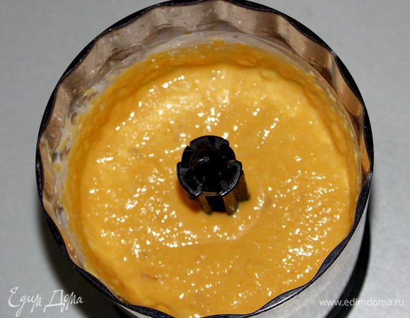 Измельчить фрукты овощи в блендере добавив йогурта в количестве нужном для кремовой консистенции(у меня примерно 100мл ушло)