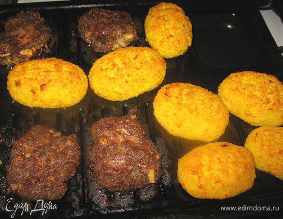 Сегодня опять эти котлетки только уже на сковороде жарила
очень моим понравилось....они в горячем и холодном виде улёт)
А остывшие мне больше понравились!!!