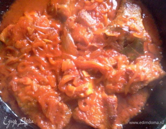 Заливаем щуку соусом и даём протушиться 10-15 минут. На гарнир очень подойдёт пшоняная каша.
Приятного аппетита!!!