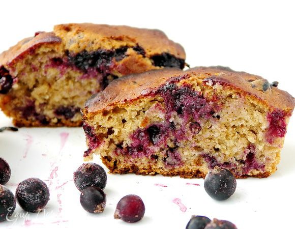 2 ВАРИАНТ выпекается и готовится точно также как и первый,но вкус отличается достаточно сильно.Тесто чуть плотнее,больше на кекс похоже.Ореховый вкус(!)+сочность и насыщенность чёрной смородины...ммм..вкуснятина!:)Рекомендую!:)