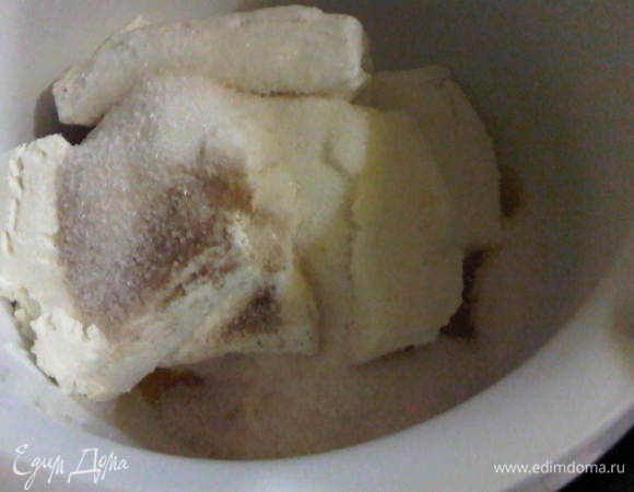 собираем все составляющие (кроме манки) в кастрюльку и взбиваем до однородности.В самом конце добавляем манку и еще раз все хорошо взбиваем.