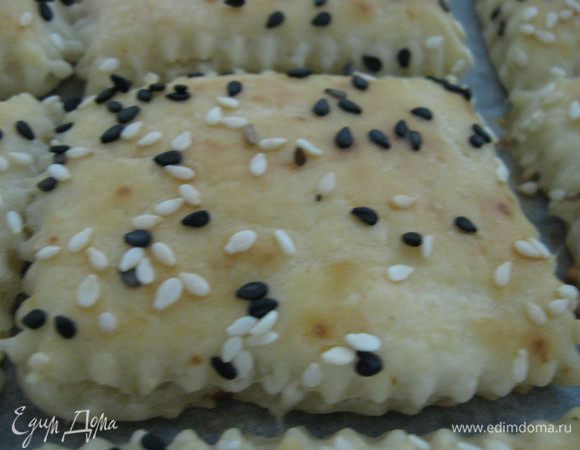 Вторую белым и черным кунжутом.