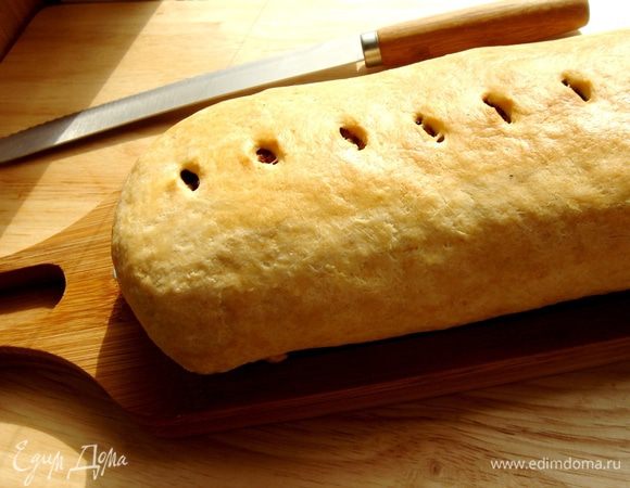 Готовый пирог немного охладить(минут 15-20).Подавать тортье с маринованными или свежими овощами и бокалом хорошего красного вина.Приятного аппетита!