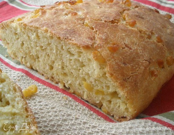 Через 1 час поставить хлеб в духовку, разогретую до 180 градусов на 1 час (пергамент не убирать). Через час его убрать и выпекать еще 15 минут для румяной корочки. 