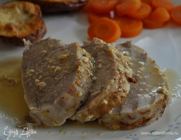 Поливаем оставшимся соусом и подаем к столу с гарниром.