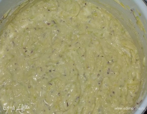 добавить в смесь и высыпать муку