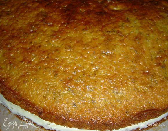 Так же поступаем и с круглыми коржами.