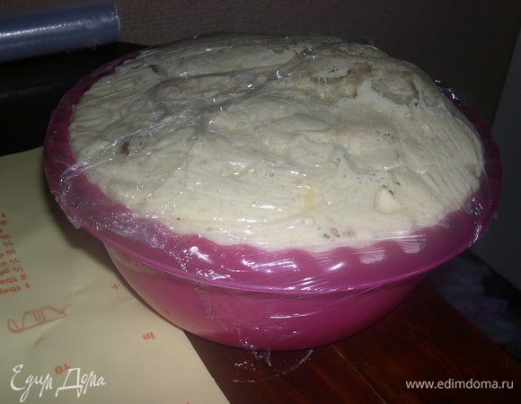 Тесто поставить в теплое место, для подьема.