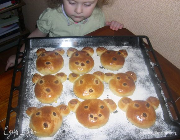 БУЛОЧКИ ПОЛУЧАЮТСЯ ОЧЕНЬ МЯГКИЕ И ВКУСНЫЕ!!!
ПРИЯТНОГО АППЕТИТА!!!