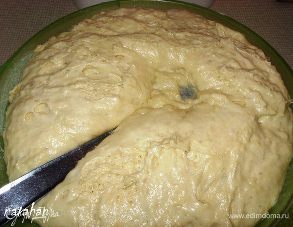 Вот тесто и подошло. За это время оно увеличилось в объёме более, чем в 3 раза!