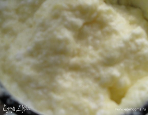 Крем готов. Он получается ОЧЕНЬ ЛЕГКИМ И ВОЗДУШНЫМ! И приятная нотка рома...он волшебный!
