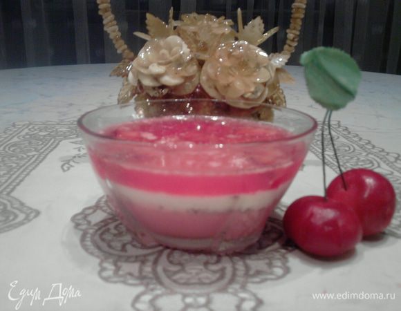 Сливочно-ягодный десерт готов! Приятного аппетита!:-)
