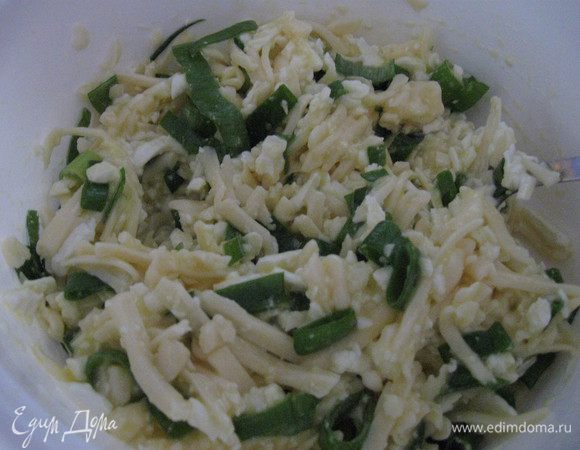 Смешиваем все ингредиенты для начинки.