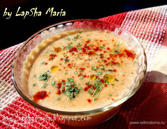 Через 30 минут добавляем томатную пасту (скорее для цвета, нежели для вкуса) и сливки, даем супу вскипеть и варим ещё минут 5. Затем пробиваем в блендере и наш суп готов! Готовый суп разлить по тарелочкам, присыпать паприкой и петрушкой, и сбрызнуть оливковым маслом. Очень вкусно! Приятного аппетита! 