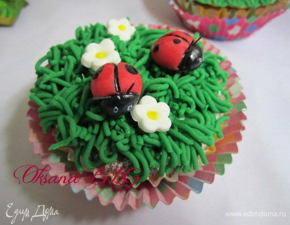 Усадить на кексики.