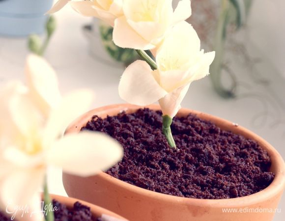 Вставляем цветочек в трубочку и подарок готов!