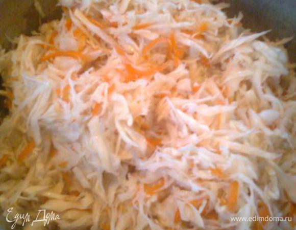 в это время делаем начинку из квашеной капусты(кто как любит)