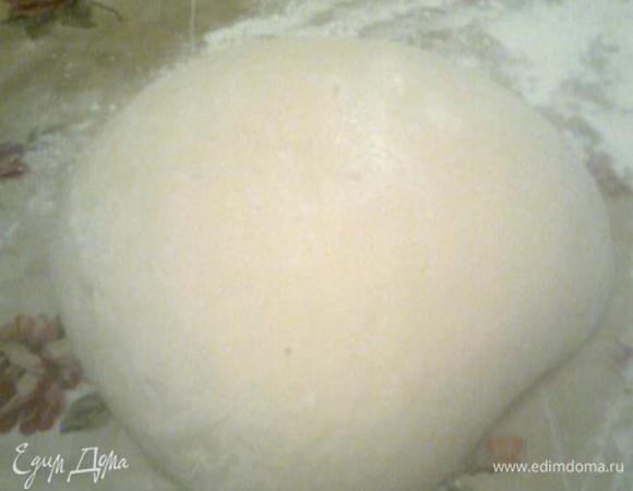 в готовую опару добавляем масло растительное и смалец перемешать немного,добавить ещё 2 стакана муки и замесить тесто. Дать поднятся в тёплом месте в течении часа.