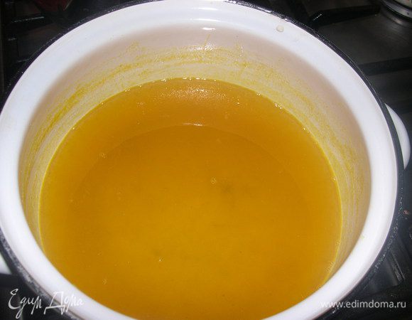 АПЕЛЬСИНОВЫЙ СИРОП :
Смешать сахар с соком. Довести до кипения и варить на медленном огне около 10 минут.
Остудить!