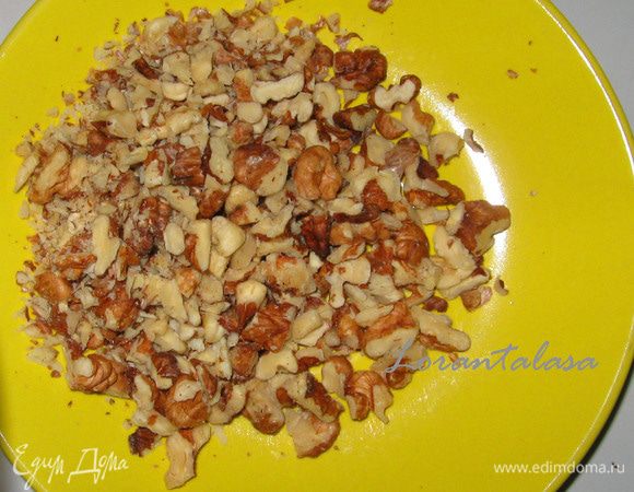 Порезать орехи.