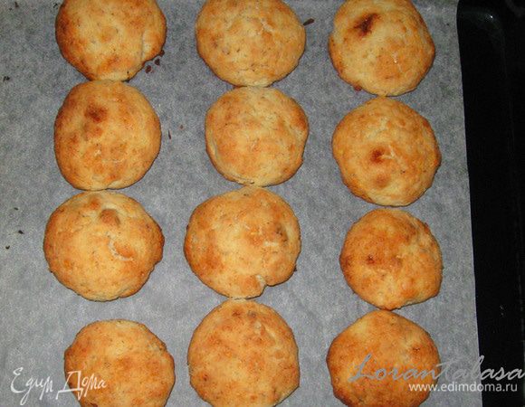 Выпекать в разогретой духовке 15 минут при температуре 180 градусов.
