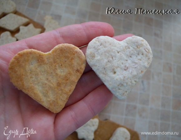 Проверять готовность печенек снизу. Так как сверху они остаются белыми. Снизу подпекаются. Только не пересушите!