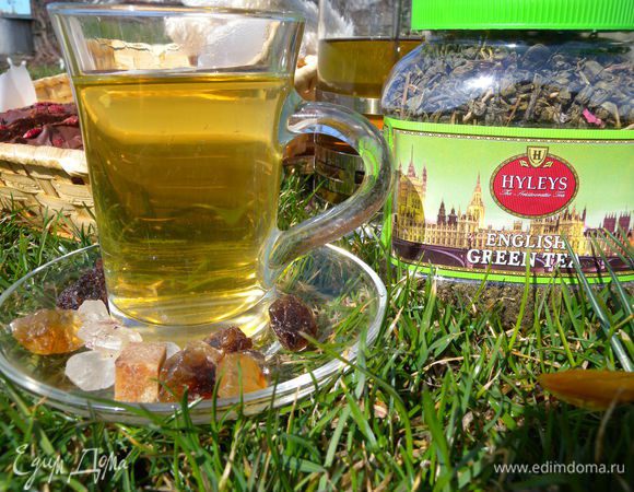 P.S. Кто угадает что в блюдце перед чашкой - тому приз!!! :-)