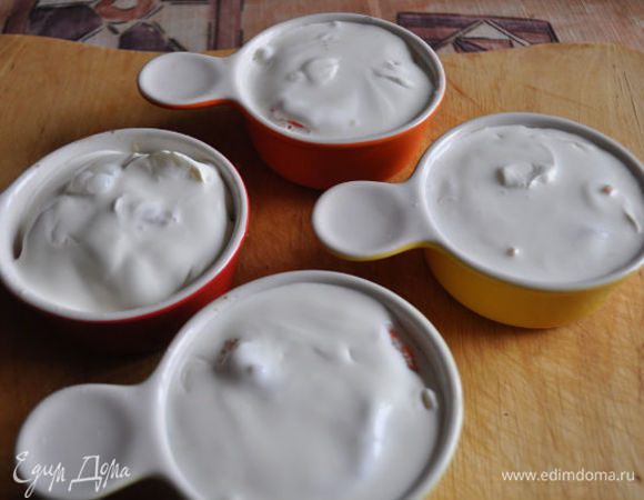 влить сливки