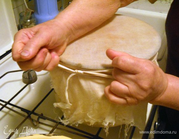 Хорошенько затягиваем узел, чтобы не развязался.