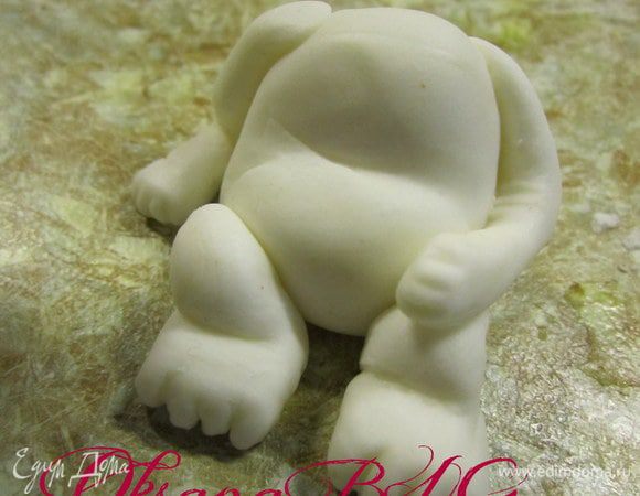 Прикрепить лапки.