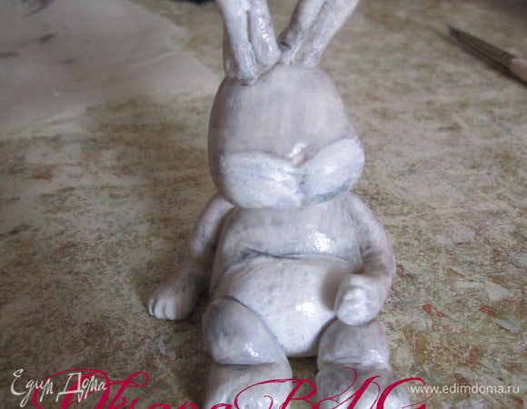 Когда кролик подсох его можно немного подкрасить.