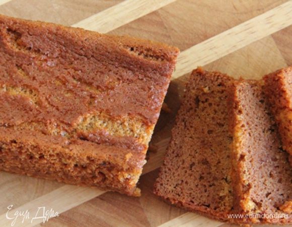 Хлеб лучше подавать остывшим или холодным. Хлеб самодостаточный, дополнять его ничем не нужно. Он и так вкусный и очень сладкий. 