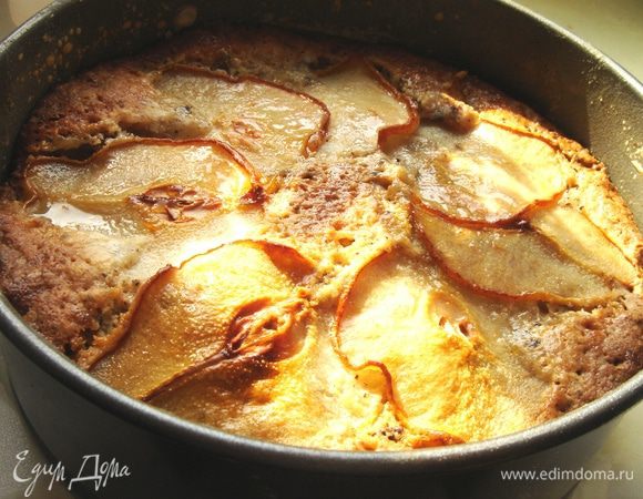 Выпекать при t 180*С до золотистого цвета(около 1,5 часов!).Сразу после выпечки полить пирог мёдом(можно заменить на абрикосовое варенье).Готовый пирог остудить в форме.Приятного аппетита!