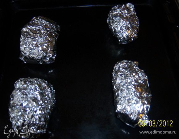 запекать в разогретой духовке до 200гр. 1 час