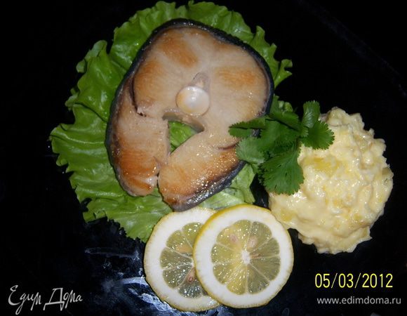 Готовую рыбу и пюре выложить на блюдо и украсить на Ваш вкус. Приятного аппетита!!!